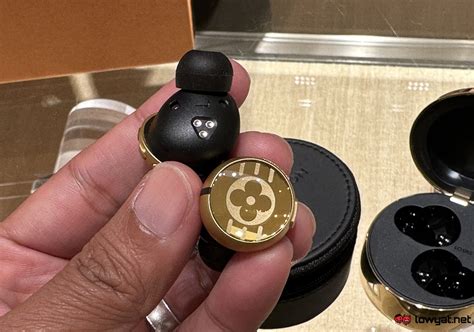 Louis Vuitton horizon light up earphones